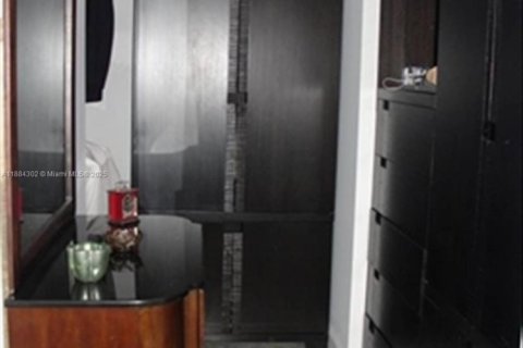 Condominio en alquiler en Miami, Florida, 2 dormitorios, 112.6 m2 № 1978541 - foto 6