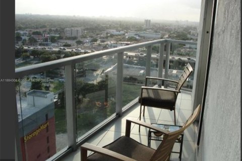 Condominio en alquiler en Miami, Florida, 2 dormitorios, 112.6 m2 № 1978541 - foto 3
