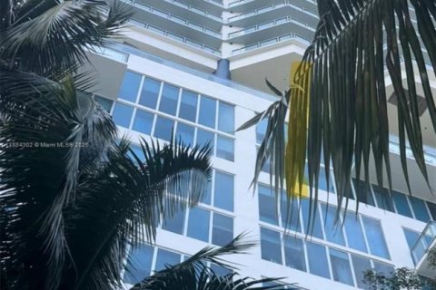 Condominio en Miami, Florida, 2 dormitorios  № 1978541