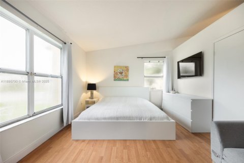 Villa ou maison à vendre à Cutler Bay, Floride: 4 chambres, 195.75 m2 № 1950235 - photo 17