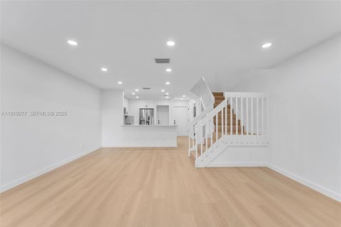 Купить таунхаус в Пемброк-Пайнс, Флорида 2 спальни, 113.62м2, № 1983797 - фото 9