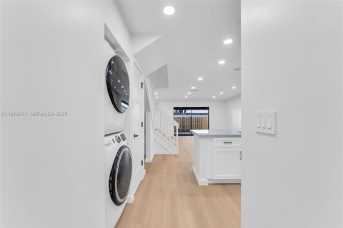 Купить таунхаус в Пемброк-Пайнс, Флорида 2 спальни, 113.62м2, № 1983797 - фото 5