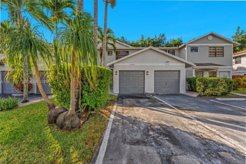 Купить таунхаус в Пемброк-Пайнс, Флорида 2 спальни, 113.62м2, № 1983797 - фото 3