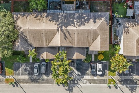 Купить таунхаус в Пемброк-Пайнс, Флорида 2 спальни, 113.62м2, № 1983797 - фото 24