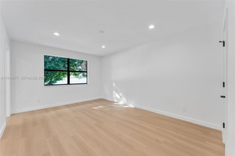 Купить таунхаус в Пемброк-Пайнс, Флорида 2 спальни, 113.62м2, № 1983797 - фото 16