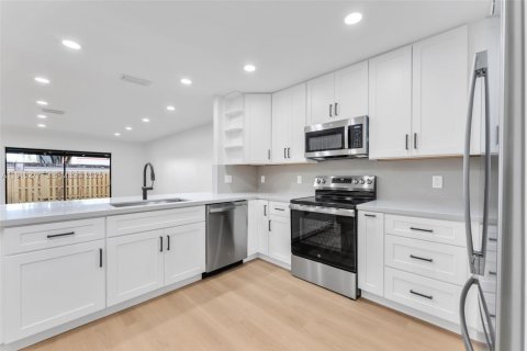 Купить таунхаус в Пемброк-Пайнс, Флорида 2 спальни, 113.62м2, № 1983797 - фото 7