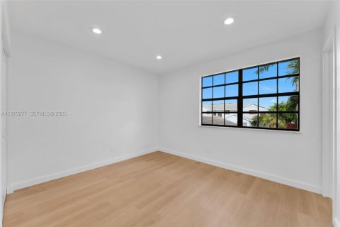 Купить таунхаус в Пемброк-Пайнс, Флорида 2 спальни, 113.62м2, № 1983797 - фото 12