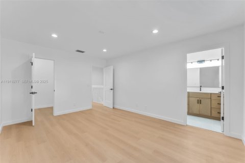 Купить таунхаус в Пемброк-Пайнс, Флорида 2 спальни, 113.62м2, № 1983797 - фото 18