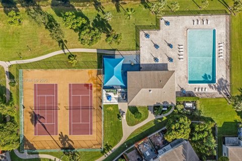 Купить таунхаус в Пемброк-Пайнс, Флорида 2 спальни, 113.62м2, № 1983797 - фото 26