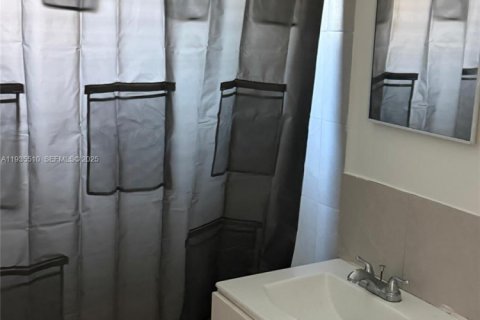 Apartment in Hollywood, Florida 1 bedroom, 293.94 sq.m. № 1993953 - photo 6