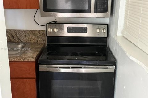 Apartment in Hollywood, Florida 1 bedroom, 293.94 sq.m. № 1993953 - photo 9