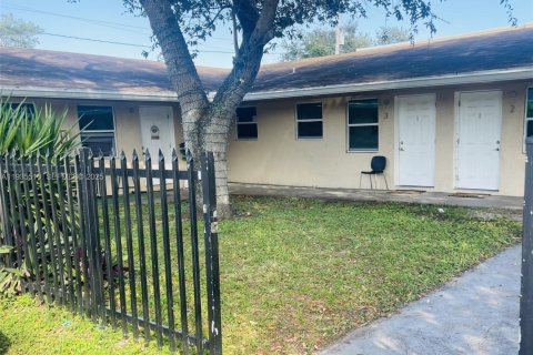 Apartment in Hollywood, Florida 1 bedroom, 293.94 sq.m. № 1993953 - photo 1