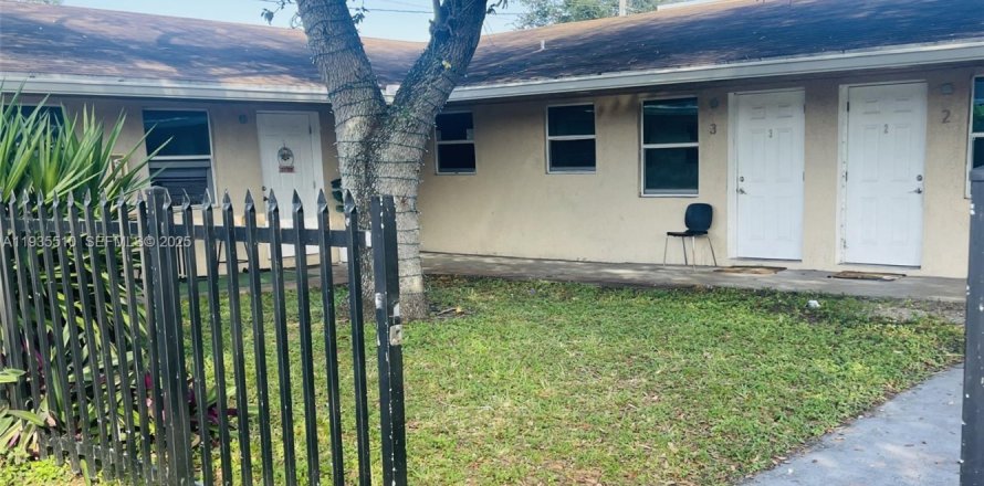 Apartment in Hollywood, Florida 1 bedroom, 293.94 sq.m. № 1993953