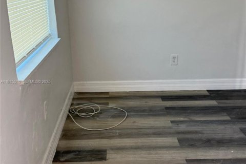 Apartment in Hollywood, Florida 1 bedroom, 293.94 sq.m. № 1993953 - photo 14