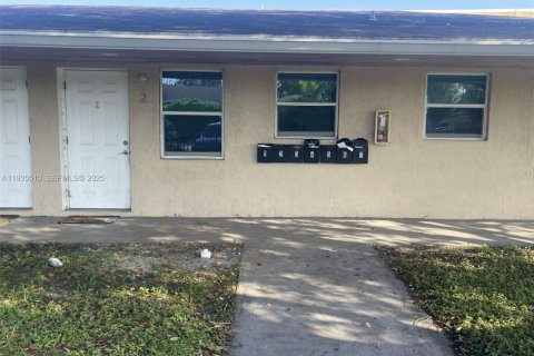 Apartment in Hollywood, Florida 1 bedroom, 293.94 sq.m. № 1993953 - photo 2