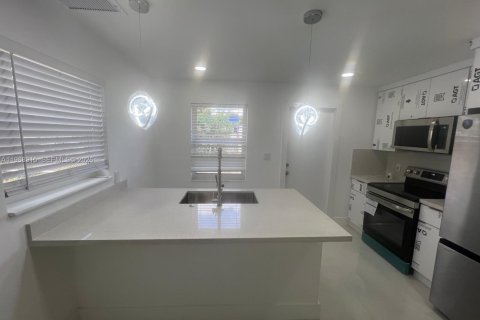 Casa en venta en Pompano Beach, Florida, 3 dormitorios, 88.26 m2 № 2031814 - foto 10