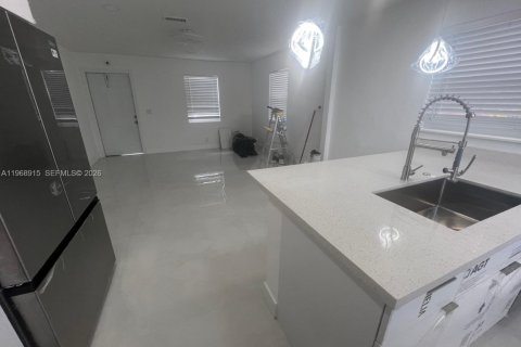 Casa en venta en Pompano Beach, Florida, 3 dormitorios, 88.26 m2 № 2031814 - foto 12