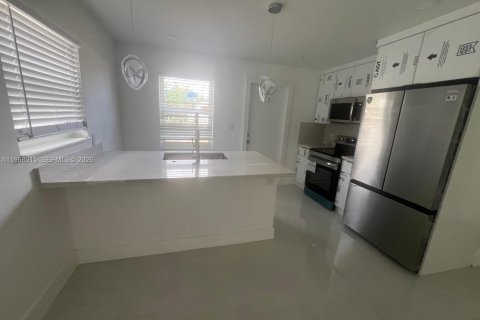 Casa en venta en Pompano Beach, Florida, 3 dormitorios, 88.26 m2 № 2031814 - foto 3