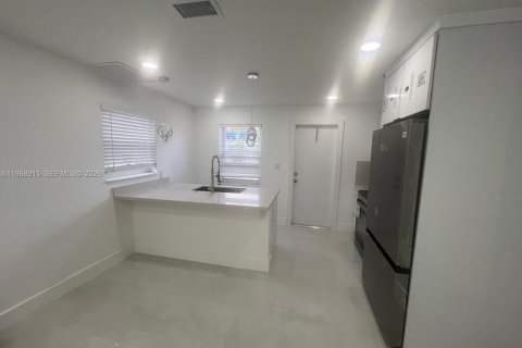 Casa en venta en Pompano Beach, Florida, 3 dormitorios, 88.26 m2 № 2031814 - foto 6