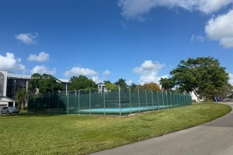 Снять в аренду квартиру в Пемброк-Пайнс, Флорида 1 спальня, 55.93м2, № 2044665 - фото 6