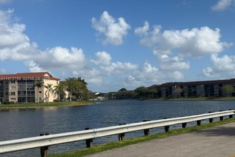 Снять в аренду квартиру в Пемброк-Пайнс, Флорида 1 спальня, 55.93м2, № 2044665 - фото 9