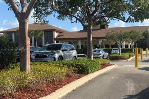 Снять в аренду квартиру в Пемброк-Пайнс, Флорида 1 спальня, 55.93м2, № 2044665 - фото 24