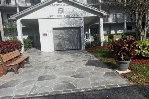 Снять в аренду квартиру в Пемброк-Пайнс, Флорида 1 спальня, 55.93м2, № 2044665 - фото 3