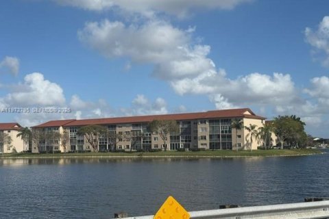 Снять в аренду квартиру в Пемброк-Пайнс, Флорида 1 спальня, 55.93м2, № 2044665 - фото 8