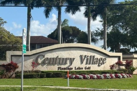 Квартира в Пемброк-Пайнс, Флорида 1 спальня, 55.93м2 № 2044665