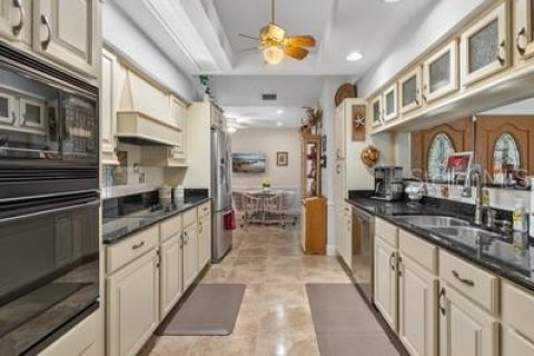 Купить виллу или дом в Хоуи-ин-Хиллз, Флорида 8 комнат, 263.84м2, № 2155913 - фото 20