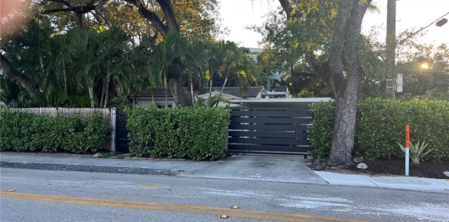 Casa en Fort Lauderdale, Florida 3 dormitorios, 121.7 m2 № 1973853