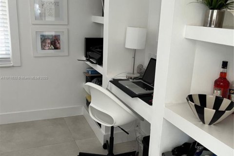 Casa en venta en Fort Lauderdale, Florida, 3 dormitorios, 121.7 m2 № 1973853 - foto 13