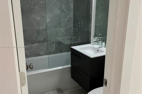 Casa en venta en Fort Lauderdale, Florida, 3 dormitorios, 121.7 m2 № 1973853 - foto 11