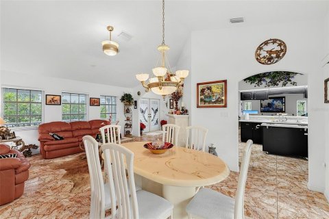 Villa ou maison à vendre à Punta Gorda, Floride: 3 chambres, 235.32 m2 № 2408600 - photo 19