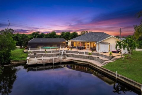 Villa ou maison à vendre à Punta Gorda, Floride: 3 chambres, 235.32 m2 № 2408600 - photo 4