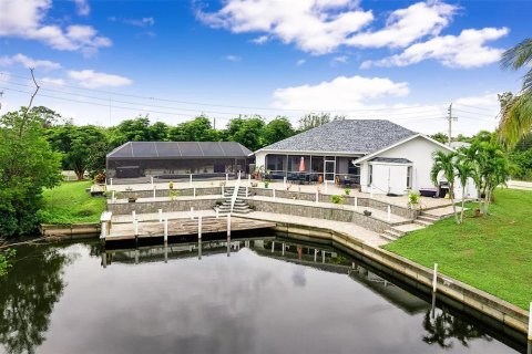 Villa ou maison à vendre à Punta Gorda, Floride: 3 chambres, 235.32 m2 № 2408600 - photo 3
