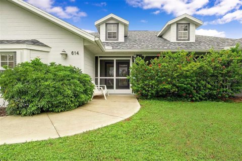 Villa ou maison à vendre à Punta Gorda, Floride: 3 chambres, 235.32 m2 № 2408600 - photo 2
