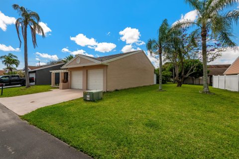 Villa ou maison à vendre à Boynton Beach, Floride: 3 chambres, 125.05 m2 № 2147318 - photo 2