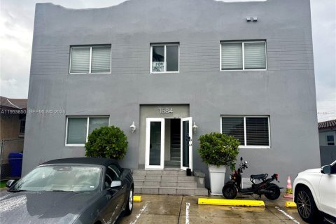 Propiedad comercial en venta en Miami, Florida № 2054779 - foto 2