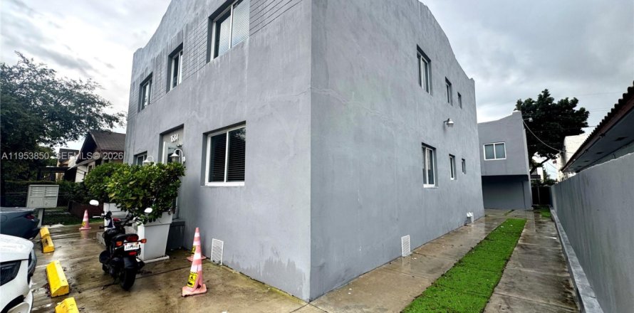Propiedad comercial en Miami, Florida № 2054779