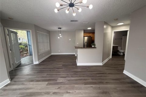 Condo in Lake Mary, Florida, 2 bedrooms № 2115970 - photo 6