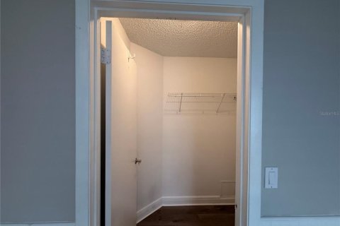 Condo in Lake Mary, Florida, 2 bedrooms № 2115970 - photo 18
