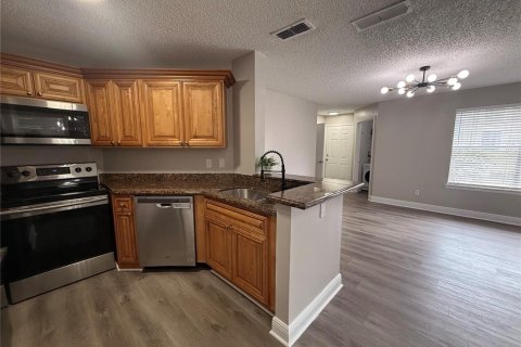 Condo in Lake Mary, Florida, 2 bedrooms № 2115970 - photo 12
