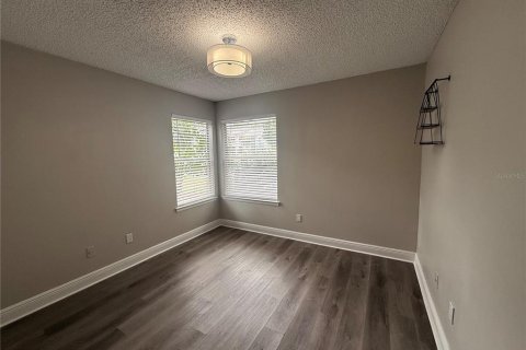 Condo in Lake Mary, Florida, 2 bedrooms № 2115970 - photo 13