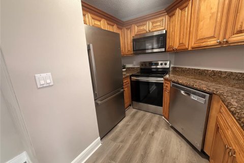Condo in Lake Mary, Florida, 2 bedrooms № 2115970 - photo 11
