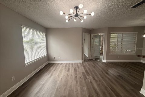 Condo in Lake Mary, Florida, 2 bedrooms № 2115970 - photo 8