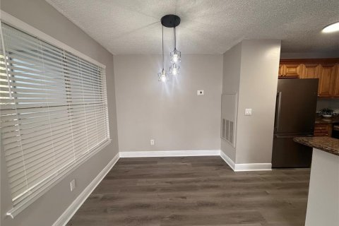 Condo in Lake Mary, Florida, 2 bedrooms № 2115970 - photo 9