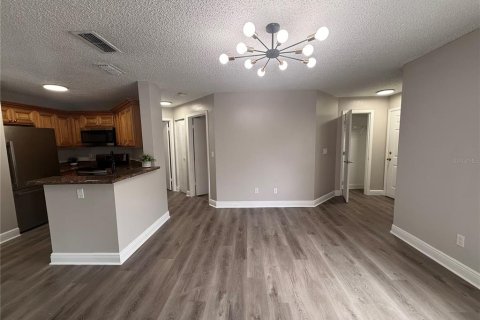 Condo in Lake Mary, Florida, 2 bedrooms № 2115970 - photo 7