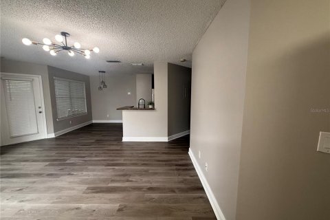Condo in Lake Mary, Florida, 2 bedrooms № 2115970 - photo 4