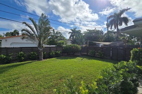 Villa ou maison à louer à Hollywood, Floride: 3 chambres, 151.62 m2 № 1996846 - photo 14